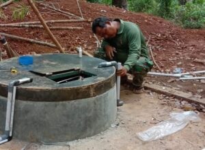 Satgas TMMD Mulai Pasang Pipa Untuk Alirkan Air Bersih ke MCK SD Negeri 57/II Talang Silungko