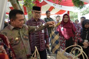 Al Haris Didampingi Wali kota Jambi Luncurkan Sekolah Lansia Kota Jambi