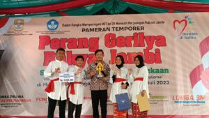 Perdana Ikut Lomba Musikalisasi Puisi, MTs N 3 Kota Jambi Langsung Meraih Podium Juara