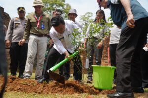 Bakti Lingkungan Djarum Foundation di Candi Muaro Jambi