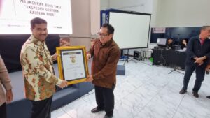 Mengayomi Insan Siber, Sutan Adil Hendra Terima Penghargaan Sahabat Pers Indonesia dari SMSI Pusat