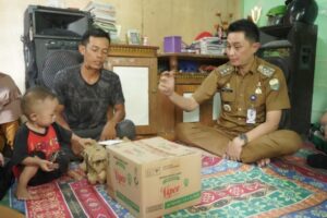 PJ Bupati Muarojambi Bachyuni Deliansyah, Kunjungi Salah Satu Anak Warga Kategori Stunting