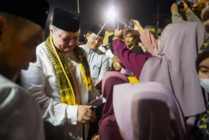 Maulid Nabi SAW, Airlangga-Khofifah Ramaikan Golkar Bershalawat di Alun-Alun Tuban