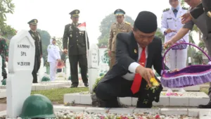 Ziarah ke Makam Pahlawan, Al Haris Tabur Bunga dan Kirim Doa