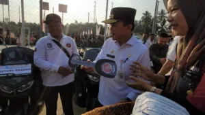 Gubernur Jambi Al Haris Serahkan Ratusan Motor Dinas untuk Kades
