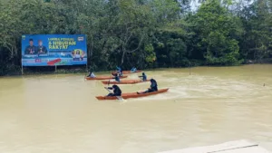 Gubernur Jambi Saksikan Lomba Perahu dan Hiburan Rakyat di Desa Tangkit