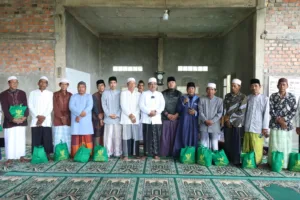 Bupati Tanjab Barat Laksanakan Safari Jumat di Masjid Hidayatul Muttaqin Desa Teluk Sialang