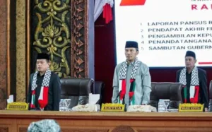 Rapat Paripurna, Al Haris dan DPRD Jambi Pakai Syal Bendera Palestina