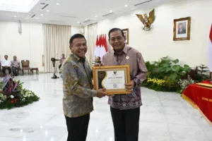 Kemhan RI Terima Predikat Informatif Pada Anugerah Keterbukaan Informasi Publik Tahun 2023