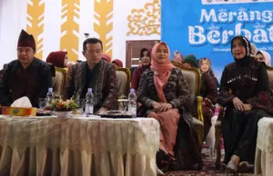 1.000 Pasangan Berbatik Termasuk Gubernur Jambi di Merangin