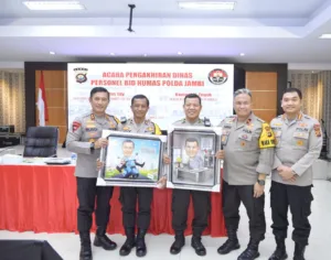 Kapolda Jambi Berikan Kejutan Pada Personel Jelang Masa Pensiun
