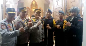 Berikan Rasa Nyaman, Tim Gegana Unit Jibom Satbrimob Polda Jambi Siaga Pengamanan Malam Misa