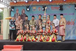 Bupati Tanjung Jabung Barat Hadiri Festival Budaya Jambi “Ayam Berinduk, Serai Berumpun” di TMII