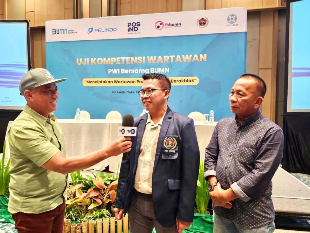 direktur UKW PWI Dr Firdaus Komar