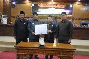 Bupati Tanjab Barat Hadiri Rapat Paripurna Penetapan PROPEMPERDA Tahun 2024