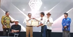 Putu Wijaya dan Komaruddin Hidayat Terima Anugerah Satupena Award