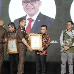 Terima Penghargaan R. Soeprapto Award Tahun 2024, Al Haris Ajak Seluruh Kepala Daerah Tetap Solid dan Berkontribusi untuk Kejaksaan