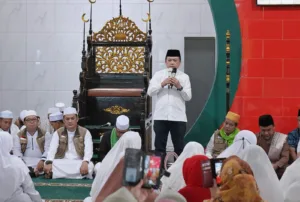 Hadiri Isra’ Mi’raj Di Masjid Cheng Hoo, Al Haris Beri Bantuan Kepada Anak Yatim dan Kaum Dhuafa