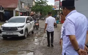 Rawan Kecelakaan, Pj Bupati Merangin Cek Jalan Rusak yang Jadi Keluhan Warga