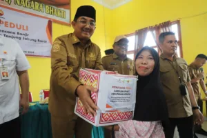 229 Paket Bantuan Banjir Disalurkan SKK Migas-PetroChina, Warga Batang Asam dan Bupati Tanjab Barat Sampaikan Ucapan Terima Kasih