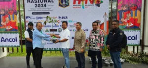 Wakil Sekjen PWI Raja Pane Pusat Serahkan 10.000 Bibit Pohon ke Ancol