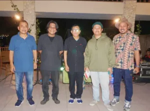 Ketum PWI Pusat Serahkan Hadiah Kepada Pemenang Lomba Puisi Audio Visual HPN 2024