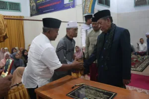 Sani Resmikan Status Langgar Jami’ Al Hidayatussholihin Desa Tangkit
