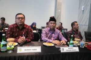 Asisten Perekonomian dan Pembangunan Tanjab Barat Hadiri RUPS dan RUPSLB PT BPD JAMBI