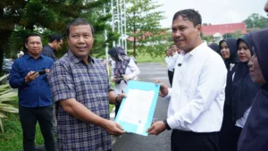 Bupati Tanjab Timur Serahkan 237 SK PPPK Guru dan Tenaga Kesehatan