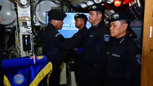 Terima Brevet Hiu Kencana, Panglima TNI dan Kasad Resmi Jadi Warga Kehormatan TNI AL