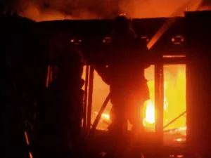 Dini Hari, Warga Kota Jambi di Kelurahan Lebak Bandung Dilanda Kebakaran