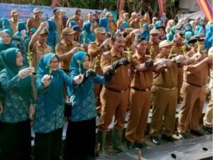 Peringati HKG PKK Ke 52 Pj Bupati Asraf Canangkan Tanam Cabai Serentak