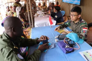 Semarakkan ‘Medical Campaign Day’, Satgas Kizi TNI Konga Berikan Layanan Kesehatan Gratis Bagi Penduduk Lokal