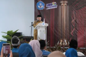Al Haris Motivasi Siswa/Siswi SMK Kesehatan Baiturrahim Lanjutkan Studi ke Jenjang Lebih Tinggi