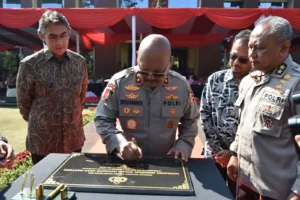 Patung Jenderal Hoegeng Iman Santoso di Sespim Lemdiklat Polri