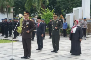 Danrem 042/Gapu Mengikuti Ziarah Rombongan Peringatan Harkitnas di TMP Satria Bhakti