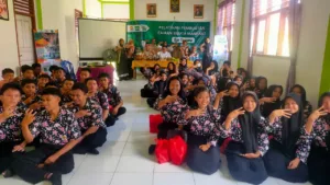 SKK Migas PetroChina Berikan Edukasi dan Sosialisasi Pembuatan Eco Enzyme di SMAN 10 Tanjab Timur