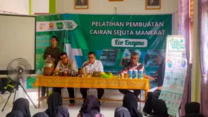 Jadikan Sekolah Berwawasan Lingkungan, SKK Migas PetroChina Berikan Edukasi dan Pelatihan Pembuatan Eco Enzyme di SMAN 10 Tanjabtim