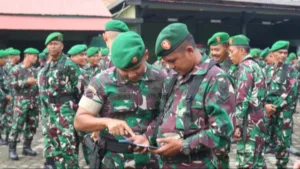 Dandim 0416/Bute Ingatkan Bahaya Judi Online dan Lakukan Pemeriksaan Handphone