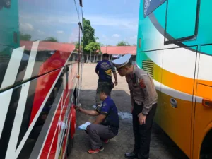 Kasatlantas Polres Batanghari Cek Kelengkapan dan Kelaikan Bus Angkutan Calon Jamaah Haji