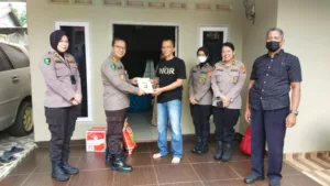 Terus Berikan Motivasi Pada Anggota yang Sakit, Polda Jambi Anjangsana di Momen Menyambut Hari Bhayangkara