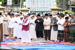 Polda Jambi Gelar Shalat Idul Adha 1445H di Lapangan Hitam, dan Sembelih Puluhan Hewan Qurban