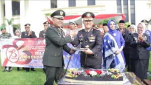 Dandim Jambi Beri Kejutan Istimewa untuk Kapolresta dalam Peringatan HUT Bhayangkara ke-78