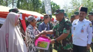 200 Paket Sembako Dibagikan kepada Masyarakat Pada Pembukaan TMMD 121 Kodim 0415/Jambi