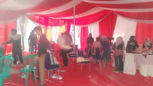 Gotong Royong Bersama Satgas TMMD ke-121 Kodim 0415/Jambi dan Masyarakat di Muarosebapo