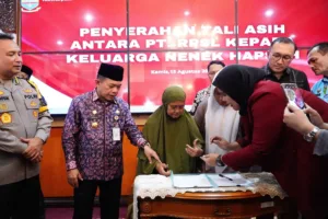 Al Haris: Pemprov Fasilitasi Pemberian Tali Asih Kepada Keluarga Nenek Hapsah