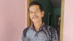 Rasidi, Ketua RT yang Bersemangat Membantu Program TMMD ke-121 di Desa Muarosebapo