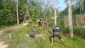 Satgas TMMD Kodim 0415/Jambi Bersama Karang Taruna Gali 500 Lubang untuk Penanaman Pohon