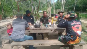 Suasana Kebersamaan Satgas dan Warga Di Lokasi TMMD