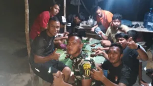 Pemuda Desa Sukamaju Jadi Tuan Rumah Acara Ngeliwet Bersama Anggota Satgas TMMD